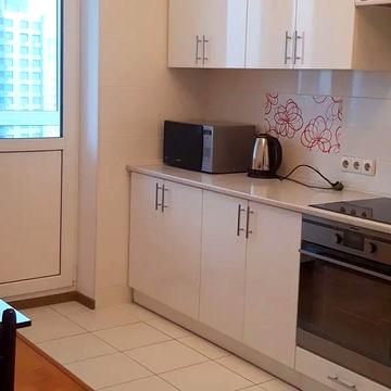 Оренда, метро Осокорки, вул. Чавдар, 1 приємна 2 к.кв.82 кв.м