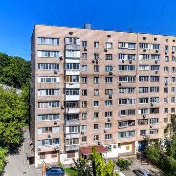 Гостинка 27м² з видом на Олімпійський на Батиєвій Горі !