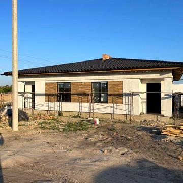Котедж , на дві сімї,  три спальні кімнати з кухнею-вітальнею