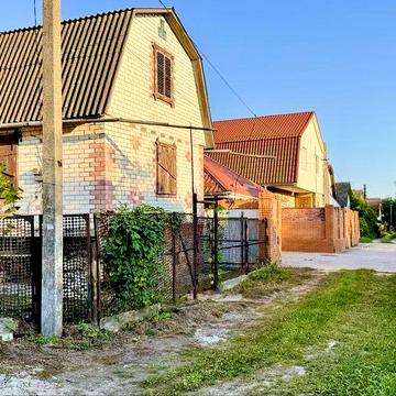 Продам двоповерхову цегляну дачу в місті! СТ «Заріччя»!