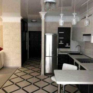 Продам 2к кв в населенном новострое с капитальным ремонтом.