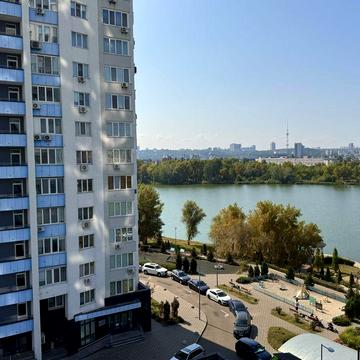 Сучасна квартира 62 м.кв. у Києві з видом на ріку Дніпро