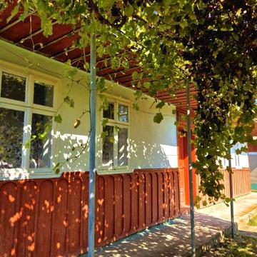 Затишний будиночок на березі Дністра
