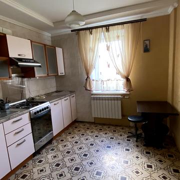 Лесі Українки просп., 72