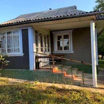Будинок у селі Лучки