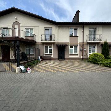 Продам Таунхаус  ( Озерна)