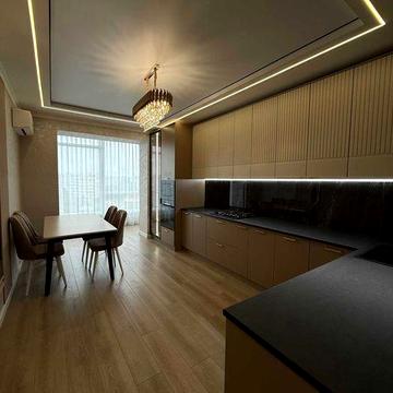 Вишукана Двохкімнатна квартира з Дизайнерським ремонтом