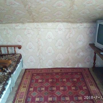 Сдам второй этаж дома.Отдельный вход .Цена уже с коммун.