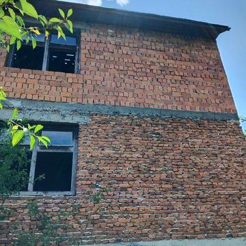 Продається будинок недобудова в самому цкнтрі туристичному місті Шаян.