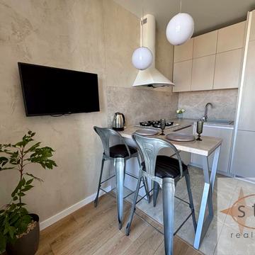 Красносільського вул., 43