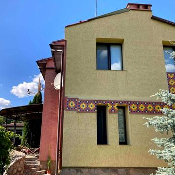 Продається  БУДИНОК на 2 входи із власною  СОНЯЧНОЮ ЕЛЕКТРОСТАНЦІ