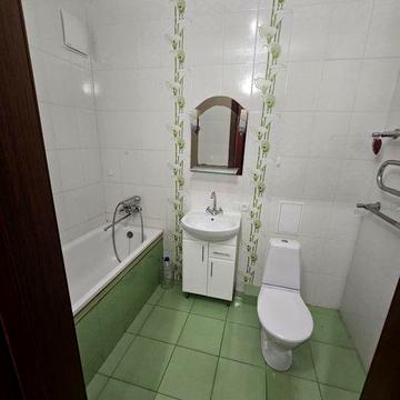 Оренда 1-кім.кв 43м, 5/10 Соф.Борщагівка вул.Боголюбова 12.--Без меблі