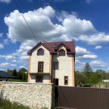 Продаж будинку у місті