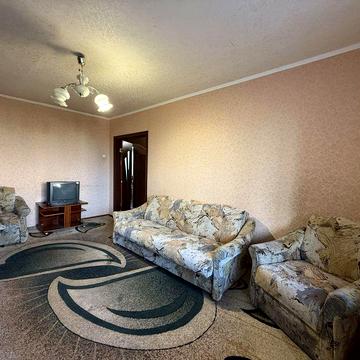 Простора 3-кімнатна квартира з ремонтом у центрі міста