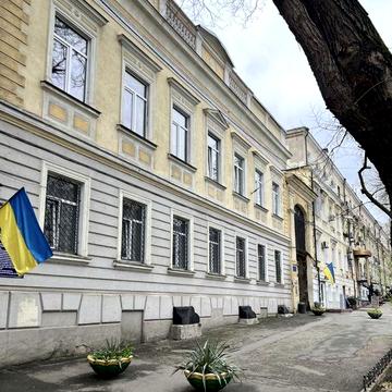 2- ком в Центре Одессы , крепкий дом !