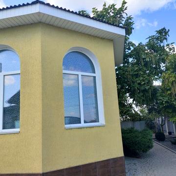 Будинок, господарчі приміщення, город