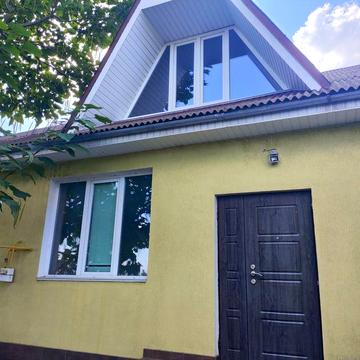 Будинок, господарчі приміщення, город