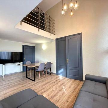 Без комиссии.Сдам трехкомнатную квартиру на Дерибасовской