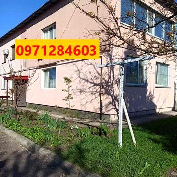 На продаж або на  обмін квартира на будинок червону слободу с доплатой