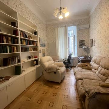 Продам квартиру в центрі