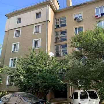 2 кім квартира в будинку 2000 року.