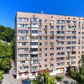 Нововокзальна вул., 19