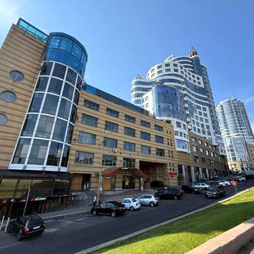 Дмитра Яворницького просп. (Карла Маркса), 1а