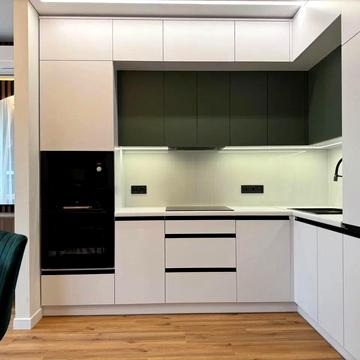 Богдана Хмельницького вул., 94