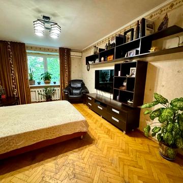Межигірська вул., 43