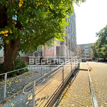 Володимира Сосюри вул., 46
