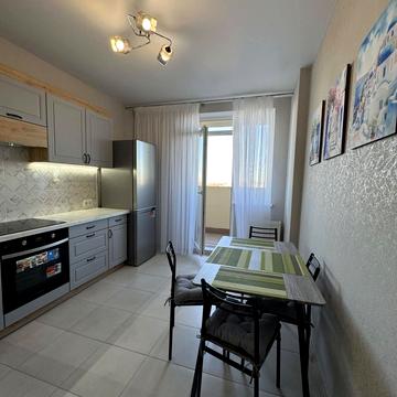 Михайла Грушевського вул., 30г