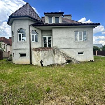 Яблунева