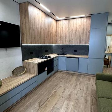 Молодіжна вул., 8