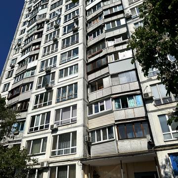 Миколи Ушакова вул., 4