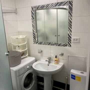 Однокімнатка квартира з новим ремонтом меблями та технікою