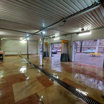 Космонавтів вул., 64