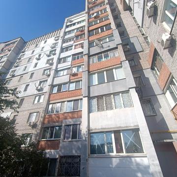 Менахем-Мендл Шнеєрсона вул. (Мініна), 19