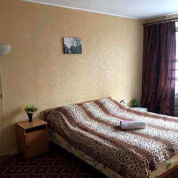 Борщагівська вул., 12