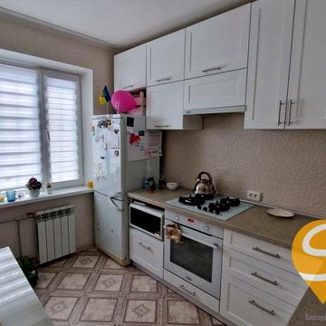 Чарівна вул., 333