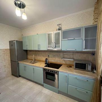 Оренда Старонаводницька 4 Квартира 3-х кімнатна