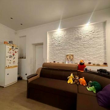 Шведська вул., 1