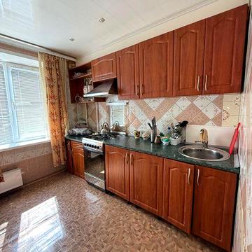 Продам двокімнатну квартиру на Песках