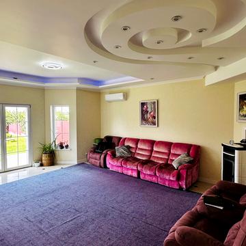 Центральна вул.