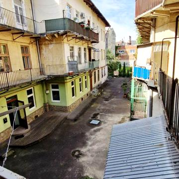 Пантелеймона Куліша вул., 27