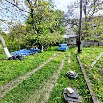 Мисливська вул., 32