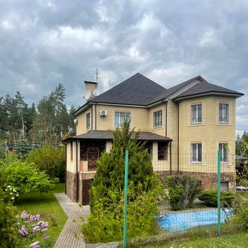 Квітнева вул., 14