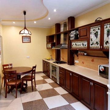 Академіка Андрія Сахарова вул., 80а