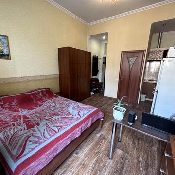 Європейська пл. (Катерининська), 72