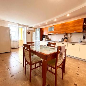 Володимира Антоновича вул. (Свердлова), 26