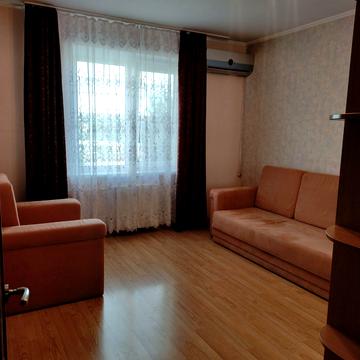Добровольців пров., 6
